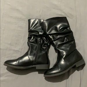 Girl’s boots